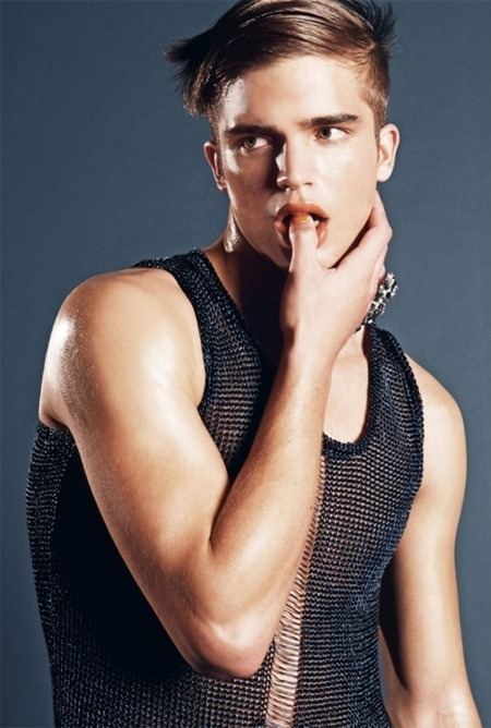 THEONES2WATCH MAGAZINE: RIVER VIIPERI IN "GOODBYE HORSES" BY PHOTOGRAPHER ZEB DAEMEN
