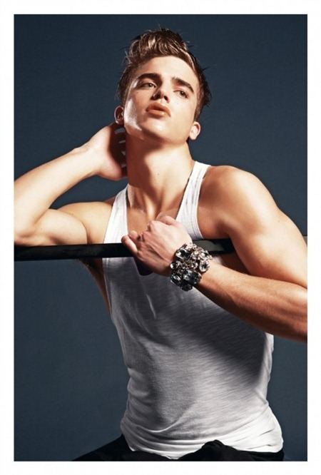THEONES2WATCH MAGAZINE: RIVER VIIPERI IN "GOODBYE HORSES" BY PHOTOGRAPHER ZEB DAEMEN