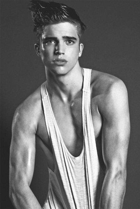 THEONES2WATCH MAGAZINE: RIVER VIIPERI IN "GOODBYE HORSES" BY PHOTOGRAPHER ZEB DAEMEN