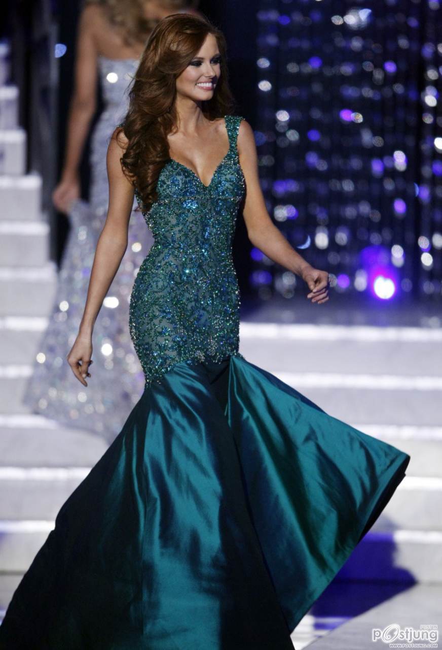 ชุดราตรี...ความคล้ายจากต่างเวที