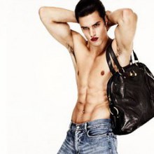 ผู้ชายแมนๆ มาใส่ส้นสูง ก็เริ่ดดี