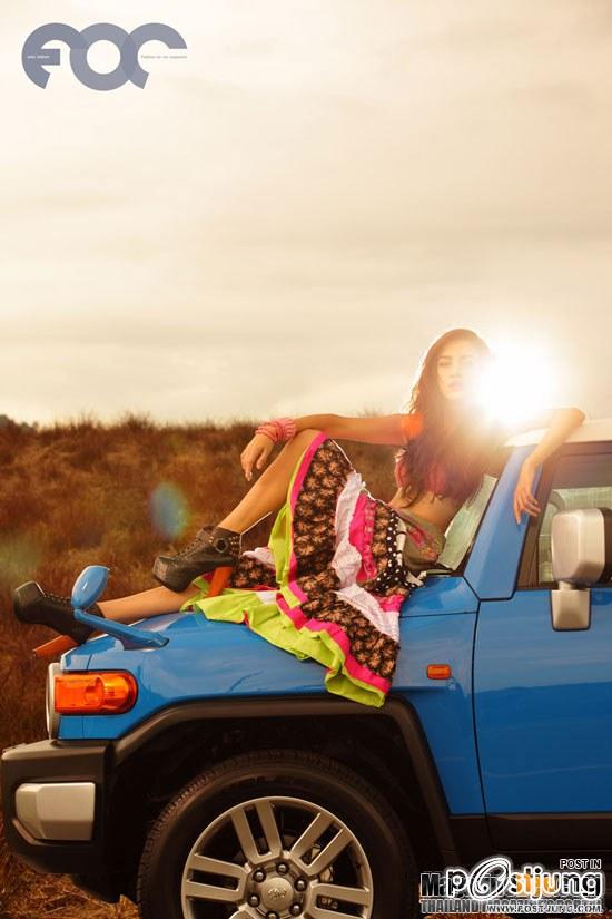 ซาร่า เล็กจ์ เซ็กซี่เบาๆ บนทุ่งหญ้าสวย ภาพแฟชั่น จาก นิตยสาร FOC