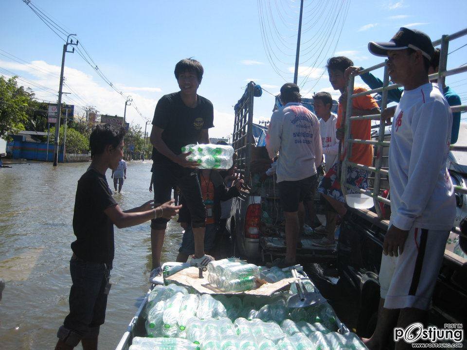 นำของบริจาคไปช่วยผู้ประสบภัยที่บางใหญ่ บางบัวทอง จ นนทบุรี ครับผม