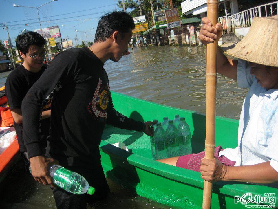 นำของบริจาคไปช่วยผู้ประสบภัยที่บางใหญ่ บางบัวทอง จ นนทบุรี ครับผม