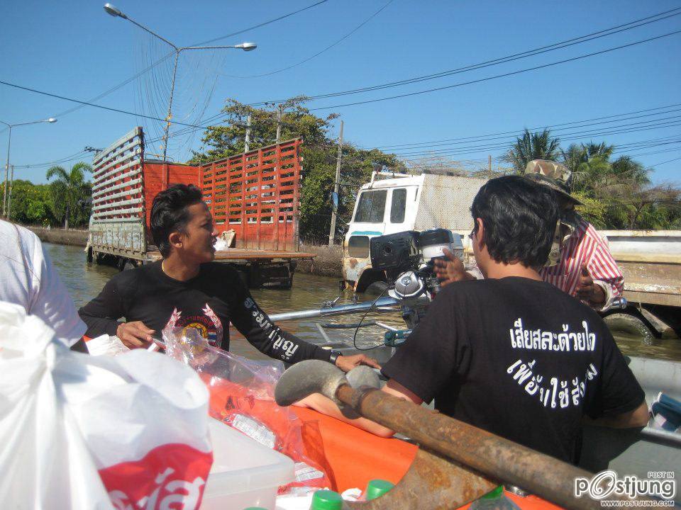 นำของบริจาคไปช่วยผู้ประสบภัยที่บางใหญ่ บางบัวทอง จ นนทบุรี ครับผม