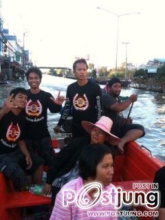 ภาพนำสิ่งของบริจาคไปช่วยเหลือผู้ประสบภัยน้ำท่วม ที่บางบัวทอง บางใหญ่ จ นนทบุรี