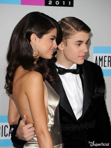 Justin Bieber & Selena Gomez ที่รางวัลเพลงอเมริกัน