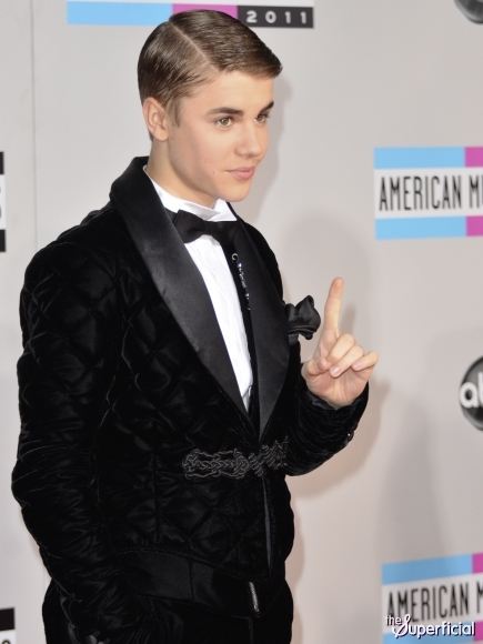 Justin Bieber & Selena Gomez ที่รางวัลเพลงอเมริกัน