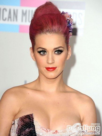 Katy Perryที่ 2011 รางวัลเพลงอเมริกันใน Los Angeles (20 พฤศจิกายน 2011)