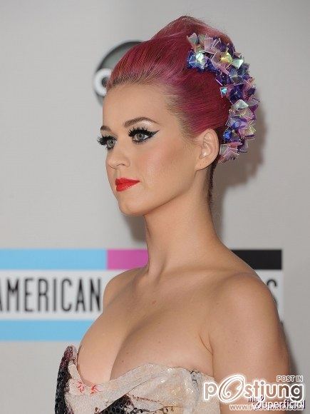 Katy Perryที่ 2011 รางวัลเพลงอเมริกันใน Los Angeles (20 พฤศจิกายน 2011)