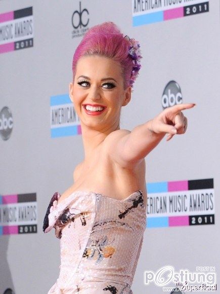 Katy Perryที่ 2011 รางวัลเพลงอเมริกันใน Los Angeles (20 พฤศจิกายน 2011)