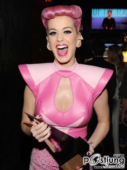Katy Perryที่ 2011 รางวัลเพลงอเมริกันใน Los Angeles (20 พฤศจิกายน 2011)