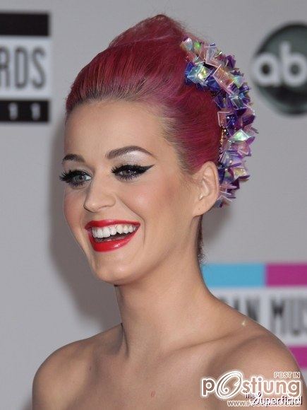 Katy Perryที่ 2011 รางวัลเพลงอเมริกันใน Los Angeles (20 พฤศจิกายน 2011)