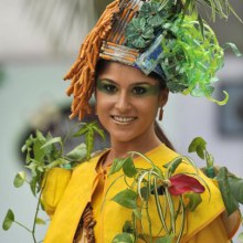 Plants and flowers to put on the body, spectacular ECO-fashion show