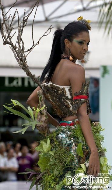 Plants and flowers to put on the body, spectacular ECO-fashion show