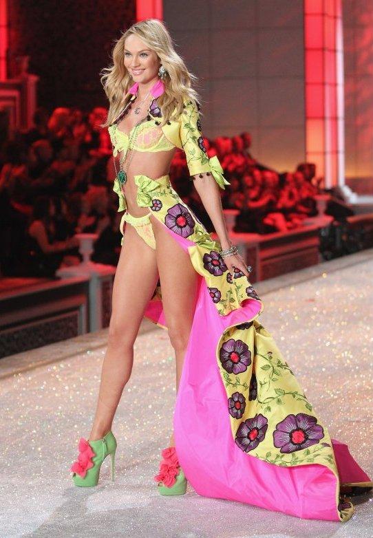 Nicki Minaj โชว์เพลงฮิตที่งาน Victoria’s Secret Fashion Show