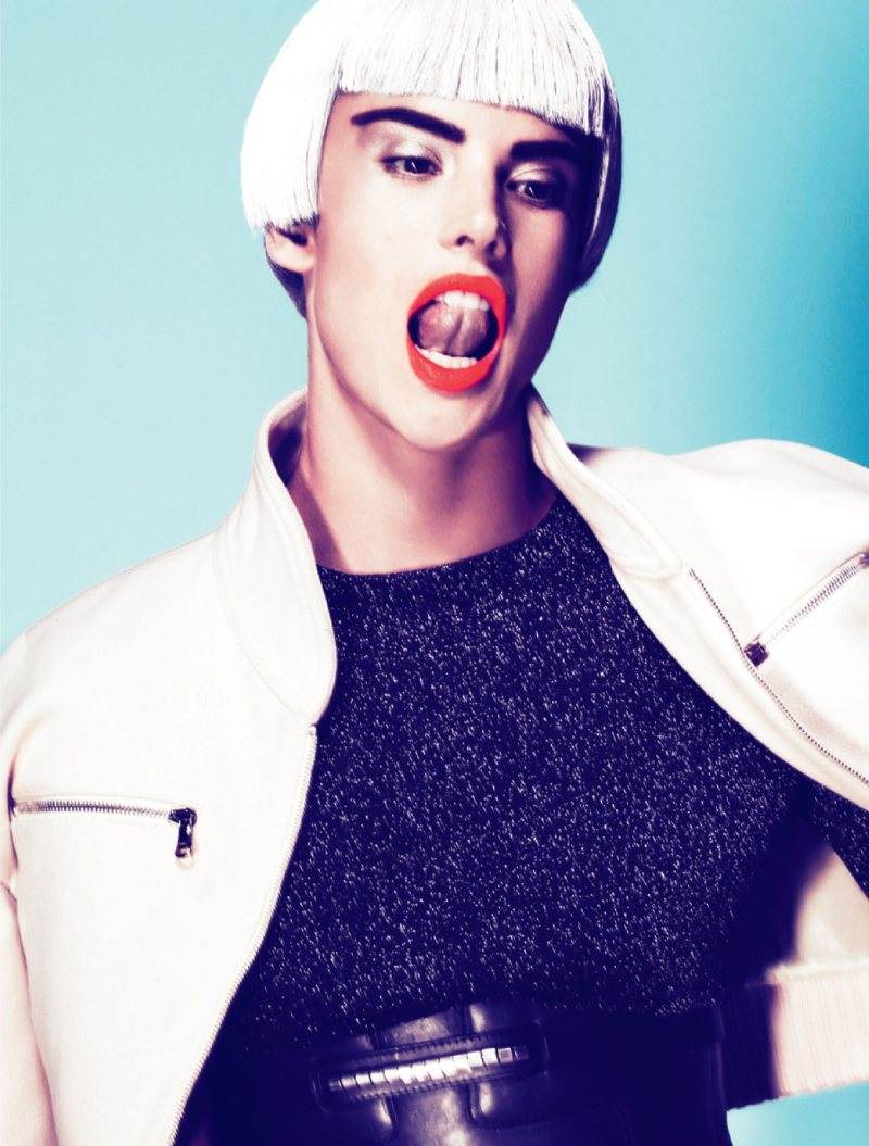 Alessandra Ambrosio @ Muse Winter 2011