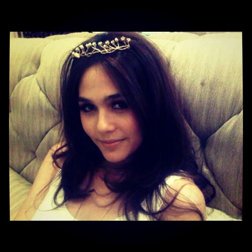 ชมพู่ อารยา กับแอคเซสเซอรี่ประดับผมเริ่ด ๆ