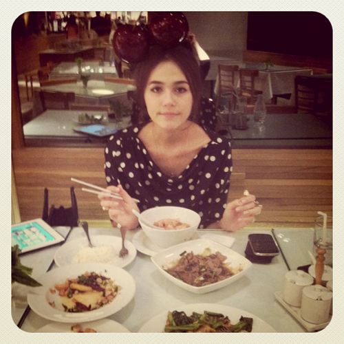 ชมพู่ อารยา กับแอคเซสเซอรี่ประดับผมเริ่ด ๆ