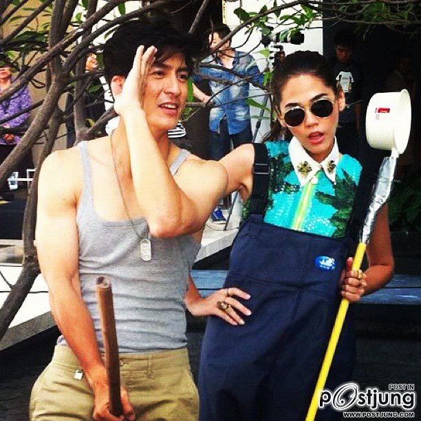 ชมพู่ อารยา กับ versace for H&M 2012