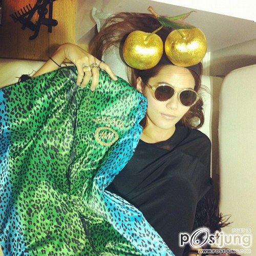 ชมพู่ อารยา กับ versace for H&M 2012