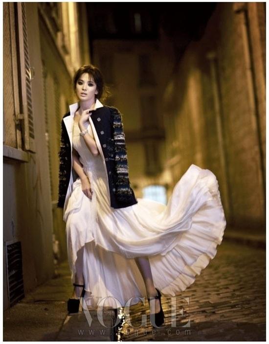 Song Hye Kyo @ Vogue Korea December 2011