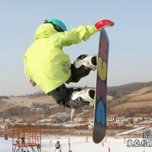 Ski board shovel