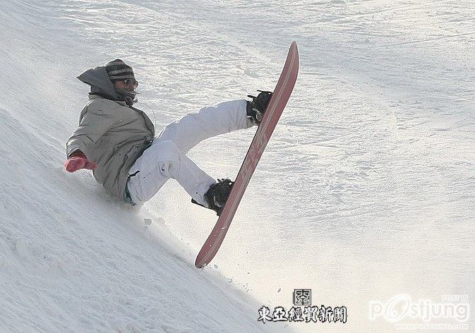 Ski board shovel