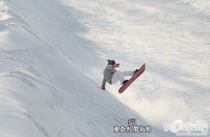 Ski board shovel