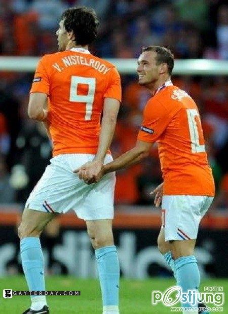 นักฟุตบอล ตุง!!! เสียวๆกันกลางสนาม O!O