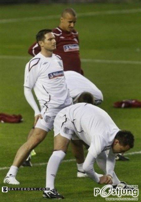 นักฟุตบอล ตุง!!! เสียวๆกันกลางสนาม O!O