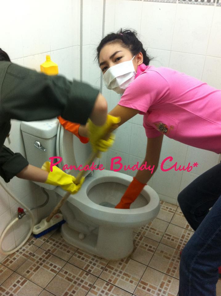 แพนเค้ก ล้างห้องน้ำวัดชนะสงคราม ฉันขอออกตัวแรงเลยนะ ว่า เธอ สวยและมีจิตใจดีงามมาก เห็นทุกงาน