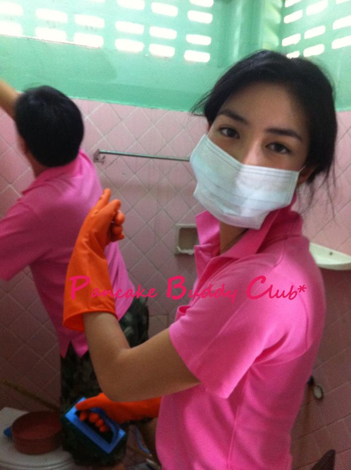 แพนเค้ก ล้างห้องน้ำวัดชนะสงคราม ฉันขอออกตัวแรงเลยนะ ว่า เธอ สวยและมีจิตใจดีงามมาก เห็นทุกงาน