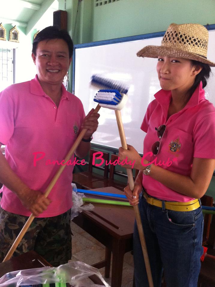 แพนเค้ก ล้างห้องน้ำวัดชนะสงคราม ฉันขอออกตัวแรงเลยนะ ว่า เธอ สวยและมีจิตใจดีงามมาก เห็นทุกงาน