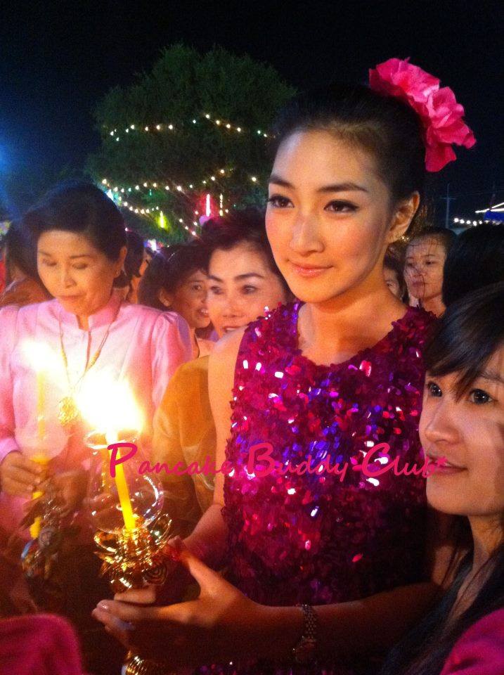 แพนเค้ก ล้างห้องน้ำวัดชนะสงคราม ฉันขอออกตัวแรงเลยนะ ว่า เธอ สวยและมีจิตใจดีงามมาก เห็นทุกงาน