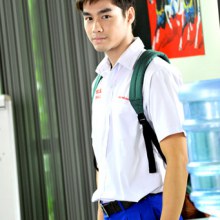 รถเมล์ - เพ็ชร ดีด๊าได้แต่งตัวหลากหลาย ใน รักสุดท้าย ป้ายหน้า