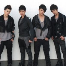 X I S บอยแบนด์เลือดใหม่จากกามิกาเซ่