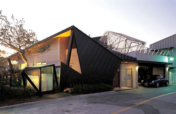 Courtyard House Designs - Urban Home with Natural Oasis