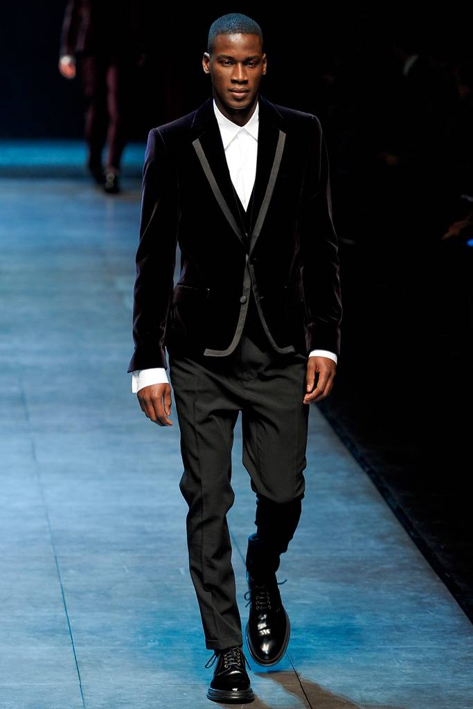 DOLCE & GABBANA  FALL WINTER 2011 RUNWAY