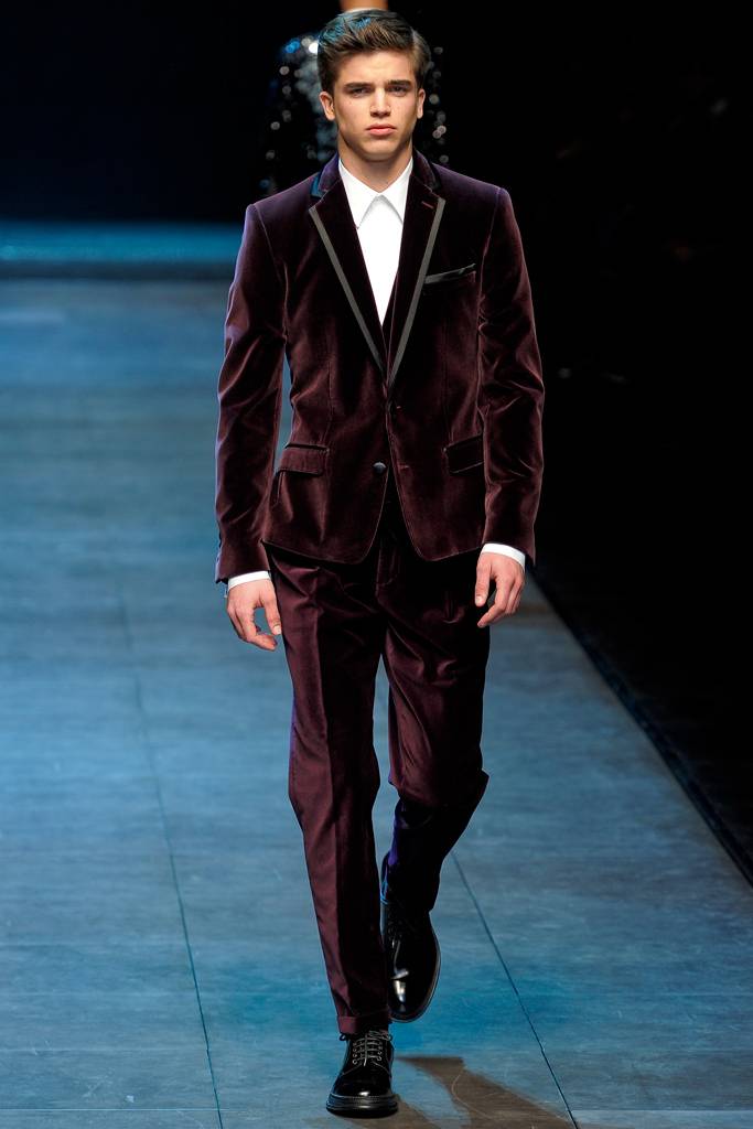 DOLCE & GABBANA  FALL WINTER 2011 RUNWAY