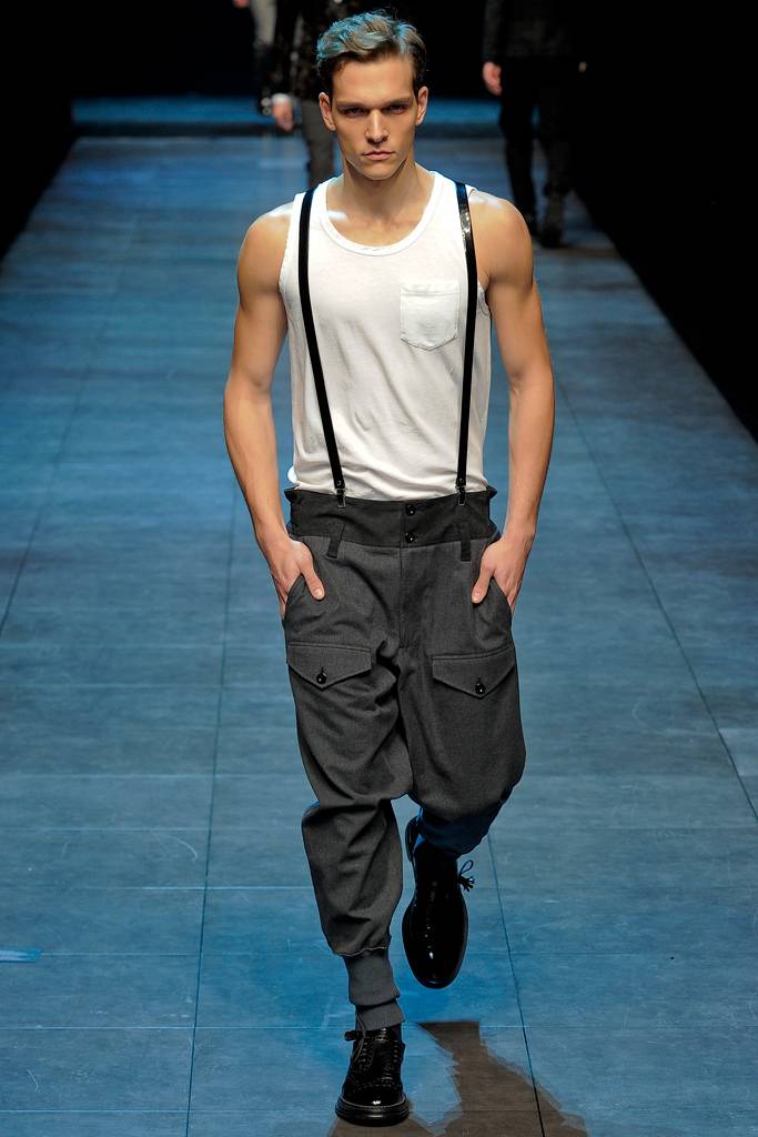 DOLCE & GABBANA  FALL WINTER 2011 RUNWAY