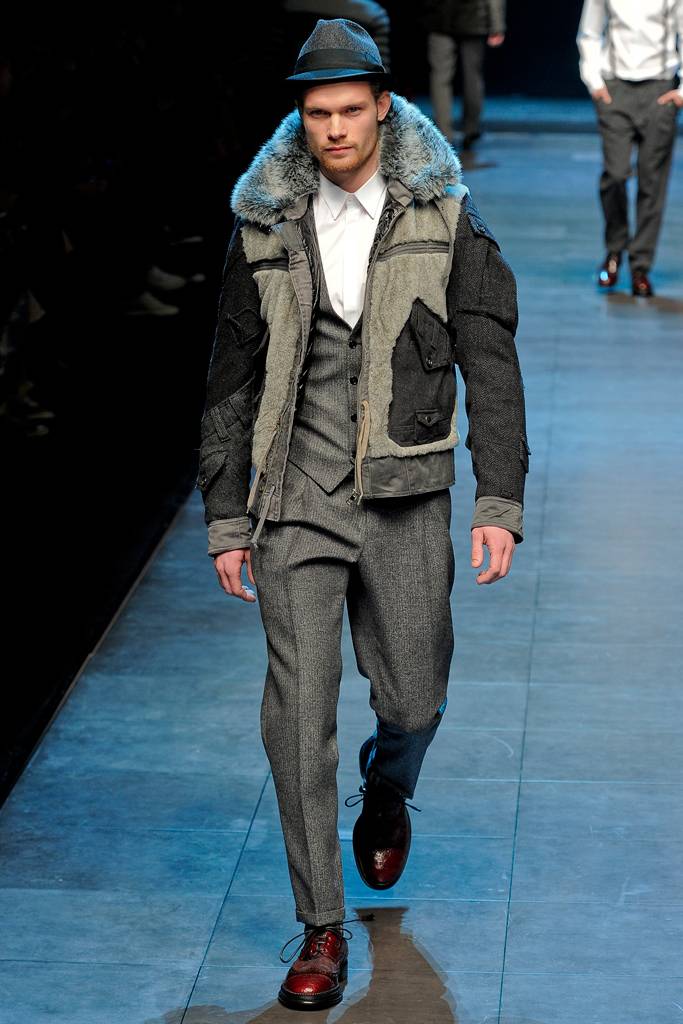 DOLCE & GABBANA  FALL WINTER 2011 RUNWAY