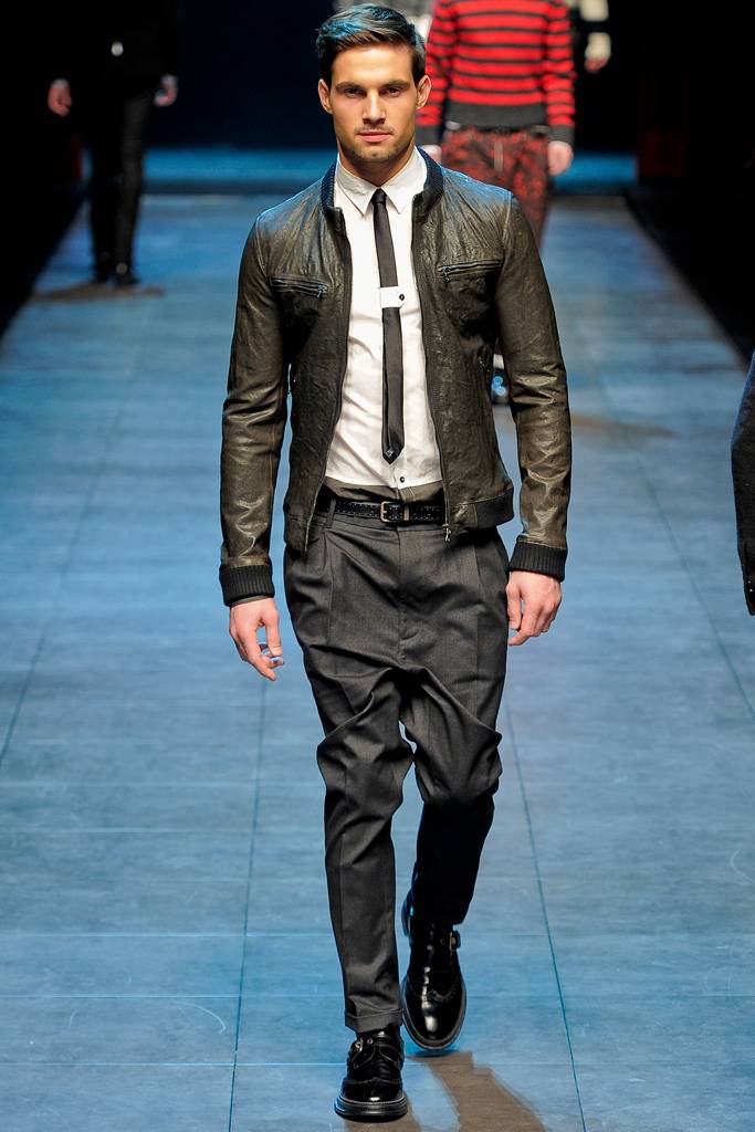 DOLCE & GABBANA  FALL WINTER 2011 RUNWAY