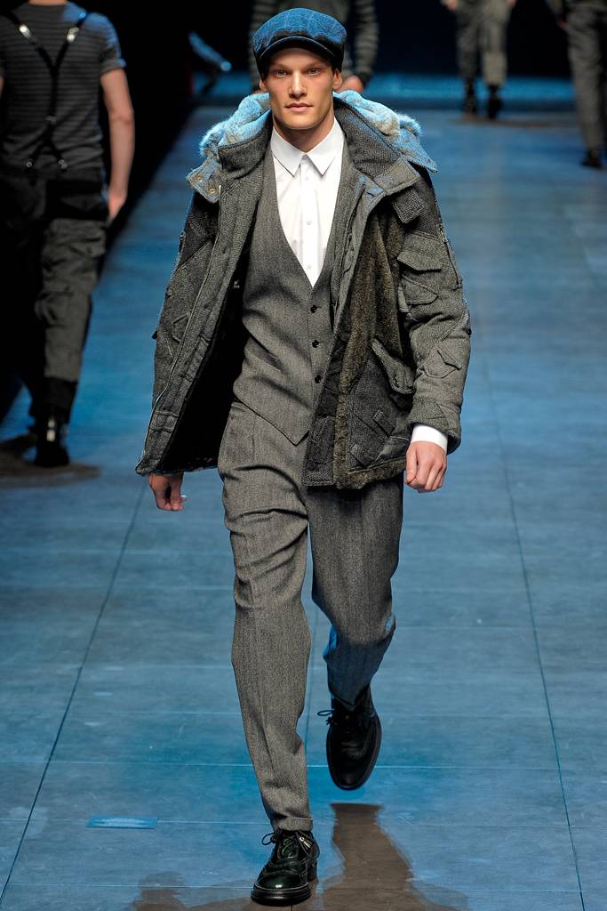 DOLCE & GABBANA  FALL WINTER 2011 RUNWAY