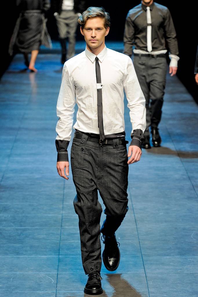 DOLCE & GABBANA  FALL WINTER 2011 RUNWAY