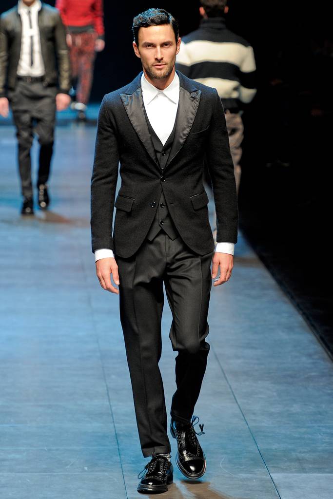 DOLCE & GABBANA  FALL WINTER 2011 RUNWAY
