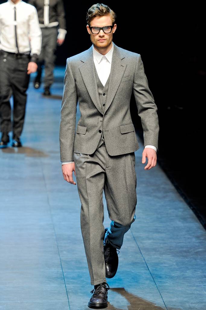 DOLCE & GABBANA  FALL WINTER 2011 RUNWAY