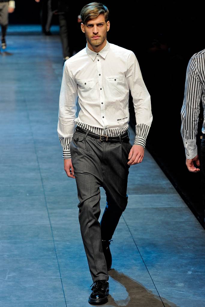 DOLCE & GABBANA  FALL WINTER 2011 RUNWAY