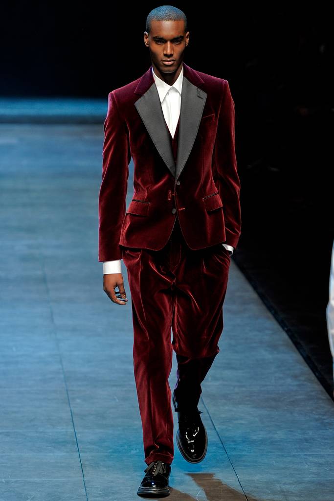 DOLCE & GABBANA  FALL WINTER 2011 RUNWAY