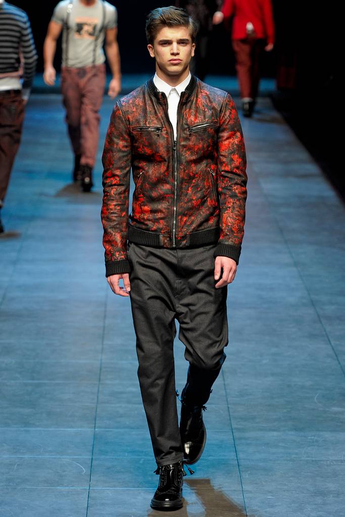 DOLCE & GABBANA  FALL WINTER 2011 RUNWAY